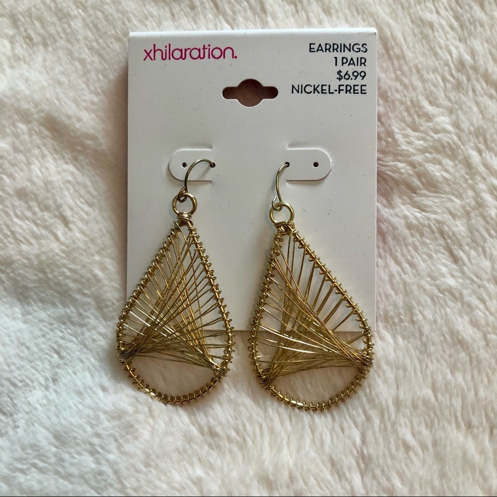 Xhilaration Gold Teardrop Dangle Earrings NWT Lightweight